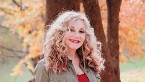 Stella Parton (Singer) Siblings, Age, Height, Husband, Son, Net worth, Songs